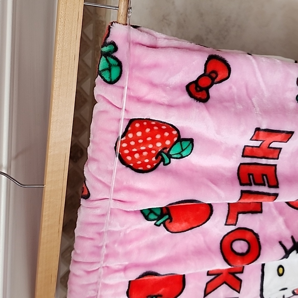 ๐ HELLO KITTY PLUSH CLOUD THROW ๐ - Picture 7 of 8